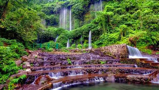 Air-Terjun-Benang-Stokel-di-Lombok-Tengah.jpg